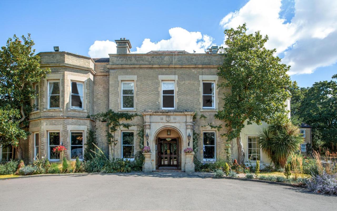 Woodland Manor Hotel Bedford Exterior photo