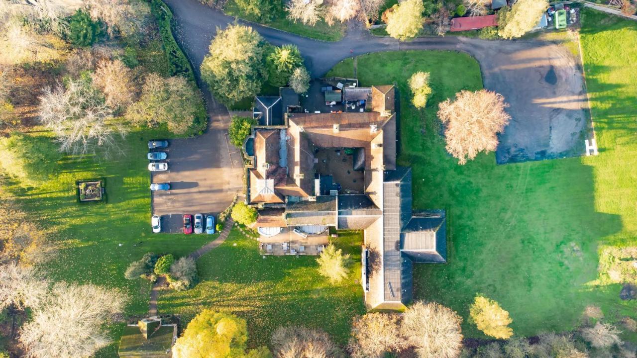 Woodland Manor Hotel Bedford Exterior photo