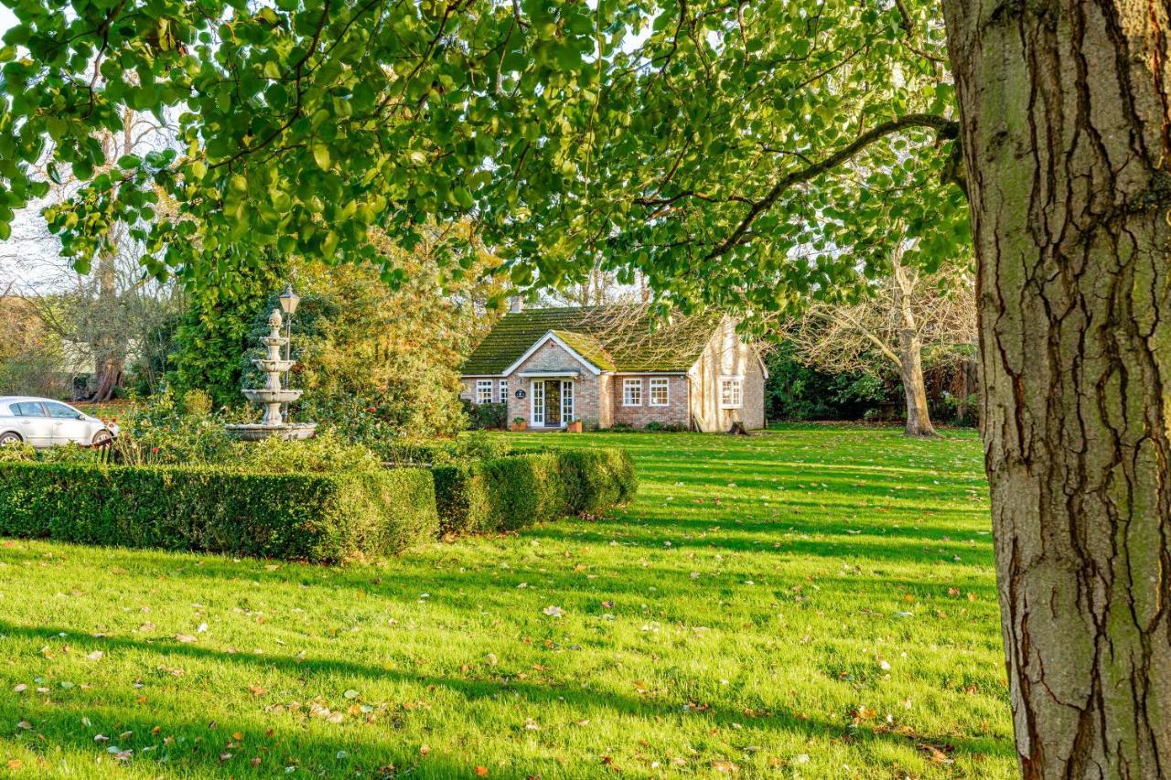 Woodland Manor Hotel Bedford Exterior photo