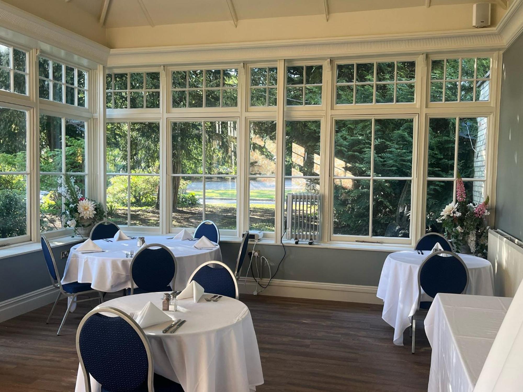Woodland Manor Hotel Bedford Exterior photo
